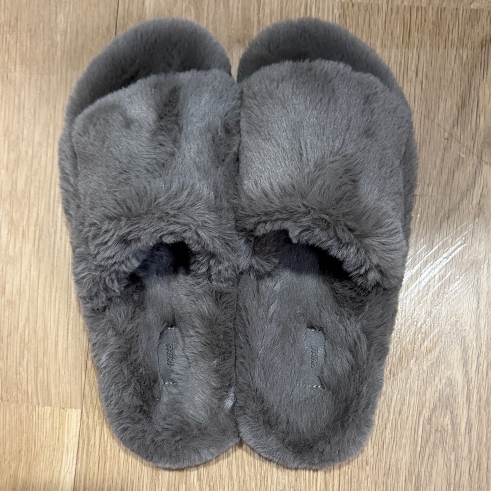SKIMS Fuzzy Slippers
